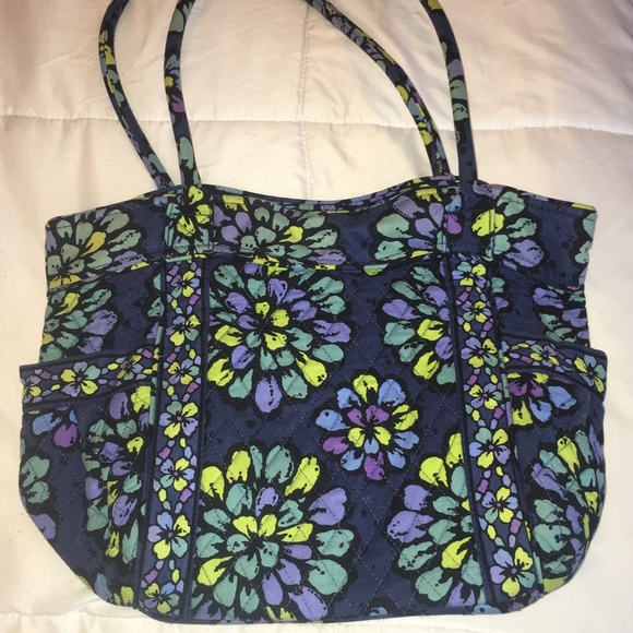 vera bradley tote with side pockets